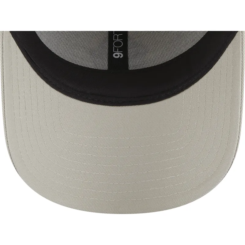 kepsar-curva-beige-justerbart-band-9forty-team-outline-fran-new-york-yankees-mlb-av-new-era
