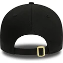 kepsar-curva-svart-justerbart-band-9forty-metallic-badge-fran-los-angeles-lakers-nba-av-new-era
