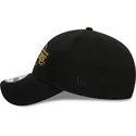 kepsar-curva-svart-justerbart-band-9forty-metallic-badge-fran-los-angeles-lakers-nba-av-new-era