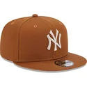 kepsar-plana-brun-snapback-9fifty-league-essential-fran-new-york-yankees-mlb-av-new-era