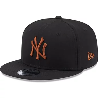 Svart snapback platt keps med brun logotyp 9FIFTY League Essential från New York Yankees MLB av New Era