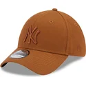 brun-justerbar-bojd-keps-med-brunt-logo-39thirty-league-essential-av-new-york-yankees-mlb-fran-new-era