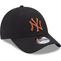 new-era-new-york-yankees-mlb-9forty-league-essential-justerbar-svart-bojd-keps-med-brunt-logo