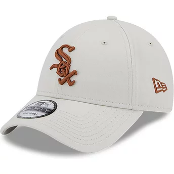 Beige justerbar kurvad keps med brun logotyp 9FORTY League Essential från Chicago White Sox MLB av New Era