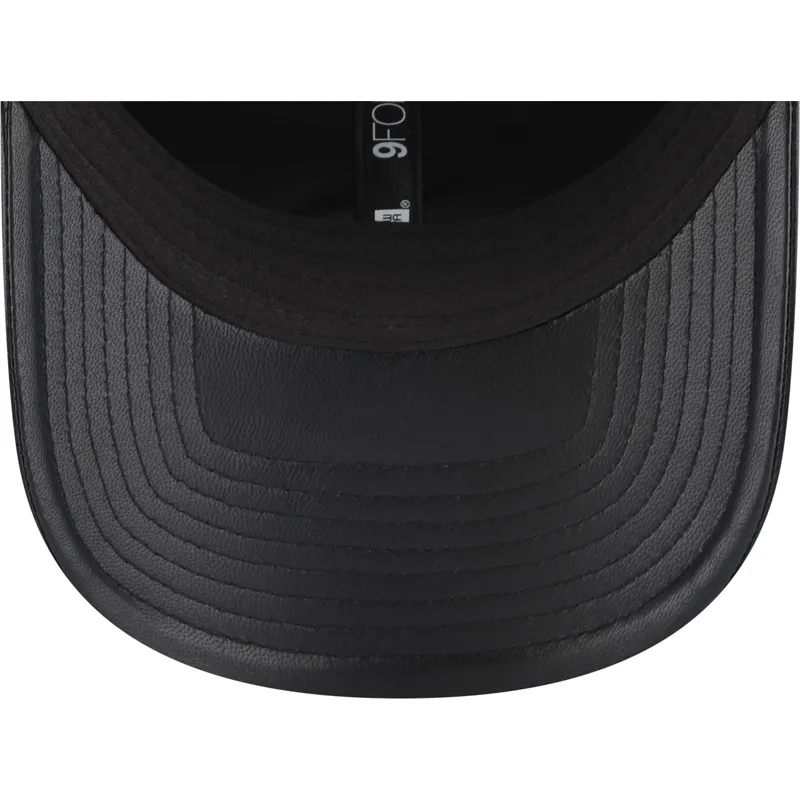 kepsar-curva-svart-justerbart-band-9forty-leather-fran-new-york-yankees-mlb-av-new-era