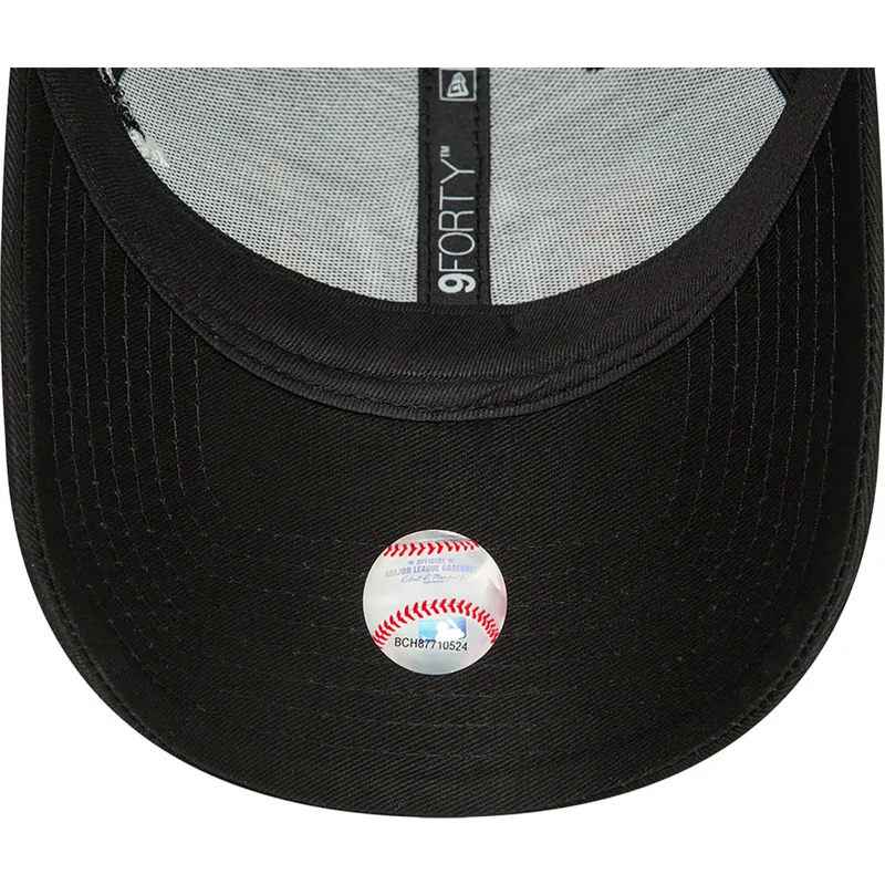 kepsar-curva-svart-justerbart-band-9forty-koi-fish-fran-new-york-yankees-mlb-av-new-era kepsar-curva-svart-justerbart-band-9forty-koi-fish-fran-new-york-yankees-mlb-av-new-era