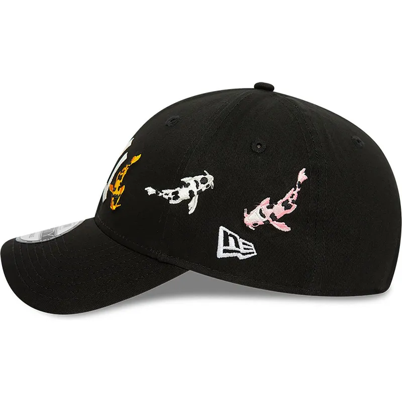 kepsar-curva-svart-justerbart-band-9forty-koi-fish-fran-new-york-yankees-mlb-av-new-era kepsar-curva-svart-justerbart-band-9forty-koi-fish-fran-new-york-yankees-mlb-av-new-era