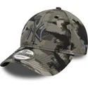 kepsar-curva-kamouflage-justerbart-band-9forty-all-over-print-painted-fran-new-york-yankees-mlb-av-new-era
