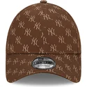 kepsar-curva-brun-justerbart-band-9forty-monogram-fran-new-york-yankees-mlb-av-new-era