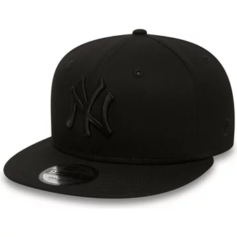 Svart platt snapback-keps 9FIFTY Black on Black från New York Yankees MLB av New Era