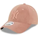 rosa-justerbar-bojd-keps-med-rosa-logotyp-for-kvinnor-9forty-velour-new-york-yankees-mlb-fran-new-era