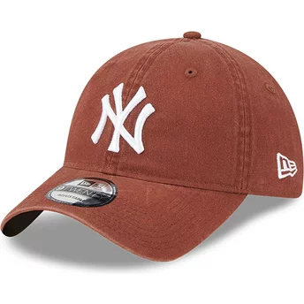 Brun justerbar 9TWENTY League Essential keps från New York Yankees MLB av New Era
