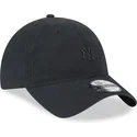 justerbar-svart-bojd-keps-med-svart-logo-9twenty-mini-logo-new-york-yankees-mlb-fran-new-era