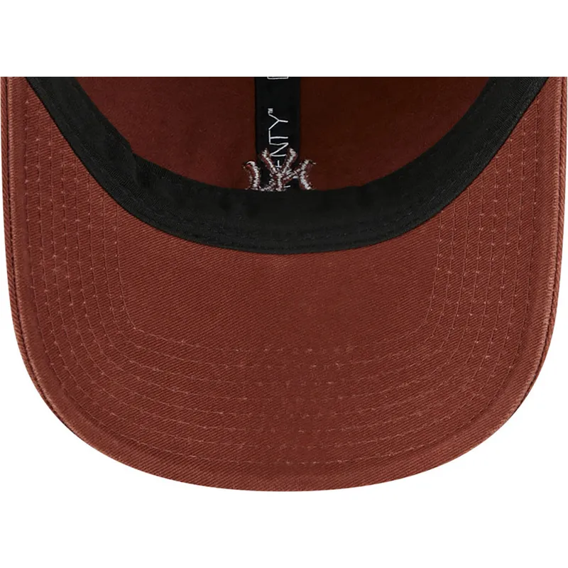 justerbar-brun-bojd-keps-med-brunt-logo-9twenty-mini-logo-av-new-york-yankees-mlb-fran-new-era