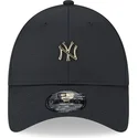 justerbar-svart-bojd-keps-9forty-med-new-york-yankees-mlb-pin-fran-new-era