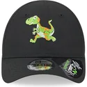 svart-justerbar-bojd-keps-for-barn-dinosaurie-9forty-repreve-fran-new-era