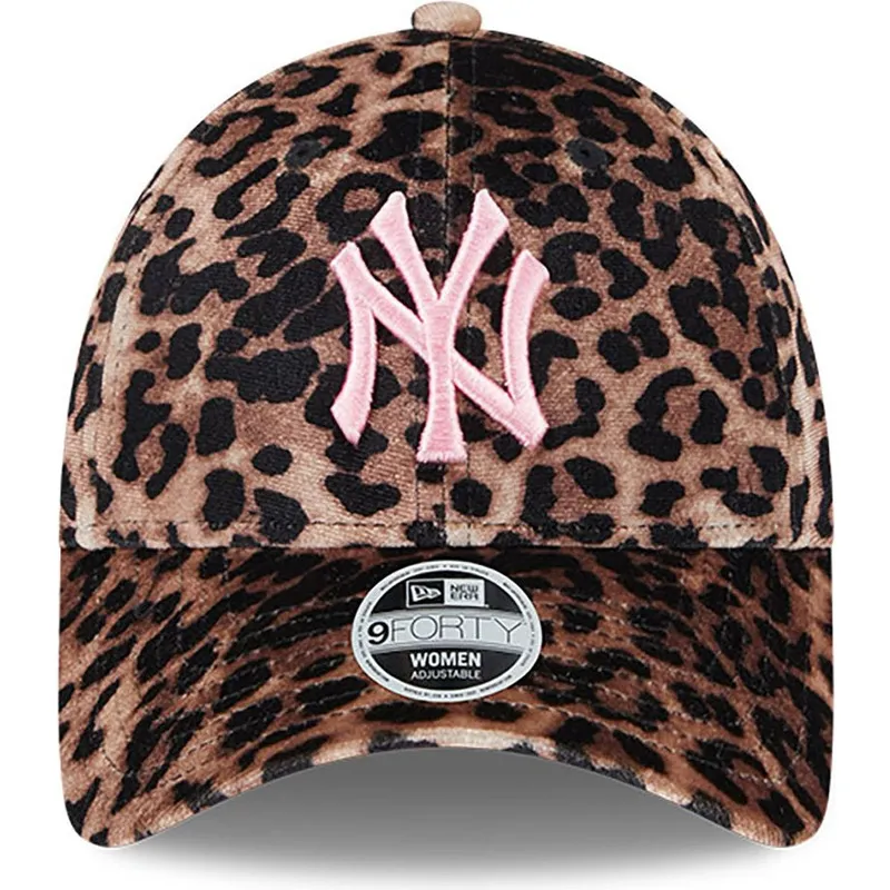 new-york-yankees-mlb-9forty-velour-justerbar-leopardmonstrad-kurvad-keps-med-rosa-logotyp-for-kvinnor-fran-new-era