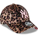 new-york-yankees-mlb-9forty-velour-justerbar-leopardmonstrad-kurvad-keps-med-rosa-logotyp-for-kvinnor-fran-new-era