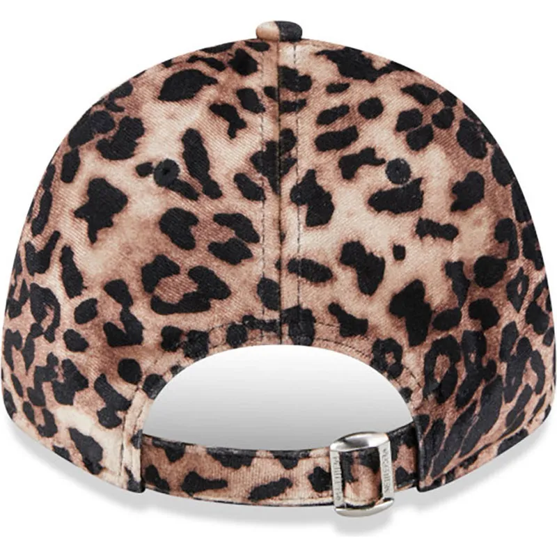 new-york-yankees-mlb-9forty-velour-justerbar-leopardmonstrad-kurvad-keps-med-rosa-logotyp-for-kvinnor-fran-new-era