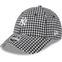 new-era-new-york-yankees-mlb-9forty-houndstooth-justerbar-svart-och-vit-kurvskarm-keps-for-damer