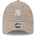 new-era-new-york-yankees-mlb-9forty-justerbar-brun-och-vit-bojd-keps-for-kvinnor-med-hundtandsmonster