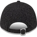 justerbar-svart-bojd-keps-med-svart-logotyp-for-kvinnor-9forty-hypertexture-av-new-york-yankees-mlb-fran-new-era