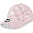 justerbar-rosa-och-vit-kurvad-keps-for-kvinnor-9forty-houndstooth-los-angeles-dodgers-mlb-fran-new-era
