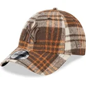 brun-justerbar-bojd-keps-med-brunt-new-york-yankees-mlb-9forty-check-logotyp-fran-new-era