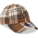 brun-justerbar-bojd-keps-med-brunt-new-york-yankees-mlb-9forty-check-logotyp-fran-new-era