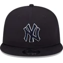 marinbla-platt-snapback-keps-med-marinblatt-9fifty-side-patch-script-logotyp-fran-new-york-yankees-mlb-av-new-era