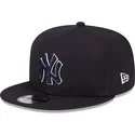 marinbla-platt-snapback-keps-med-marinblatt-9fifty-side-patch-script-logotyp-fran-new-york-yankees-mlb-av-new-era