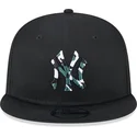 svart-snapback-keps-med-bla-logga-9fifty-seasonal-infill-av-new-york-yankees-mlb-fran-new-era