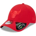 rod-justerbar-kurvad-keps-med-rott-logo-9forty-repreve-outline-fran-chicago-bulls-nba-av-new-era