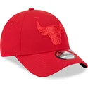 rod-justerbar-kurvad-keps-med-rott-logo-9forty-repreve-outline-fran-chicago-bulls-nba-av-new-era