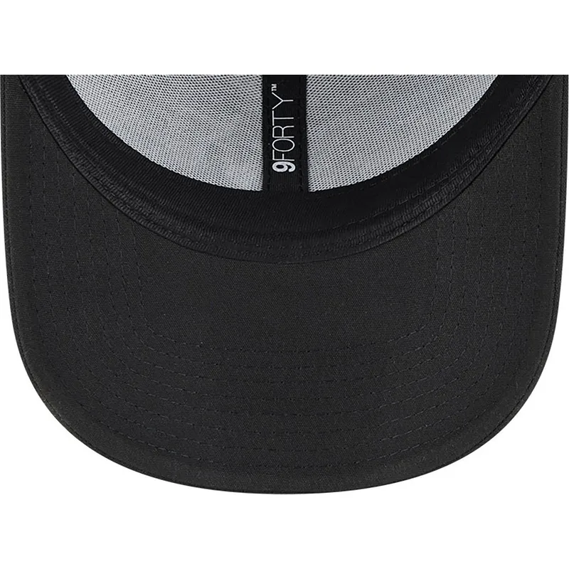 svart-bojd-justerbar-keps-med-svart-logotyp-9forty-repreve-outline-fran-new-york-yankees-mlb-av-new-era