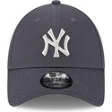 kepsar-curva-gra-justerbart-band-9forty-metallic-fran-new-york-yankees-mlb-av-new-era