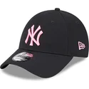 justerbar-svart-bojd-keps-med-rosa-logotyp-9forty-neon-fran-new-york-yankees-mlb-av-new-era