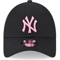 justerbar-svart-bojd-keps-med-rosa-logotyp-9forty-neon-fran-new-york-yankees-mlb-av-new-era