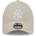 kepsar-curva-beige-justerbart-band-9forty-teddy-fran-new-york-yankees-mlb-av-new-era