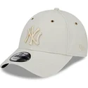 beige-justerbar-bojd-keps-med-beige-logo-9forty-washed-canvas-fran-new-york-yankees-mlb-av-new-era