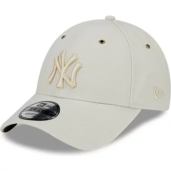 Beige justerbar kurvad keps med beige logo 9FORTY Washed Canvas från New York Yankees MLB av New Era