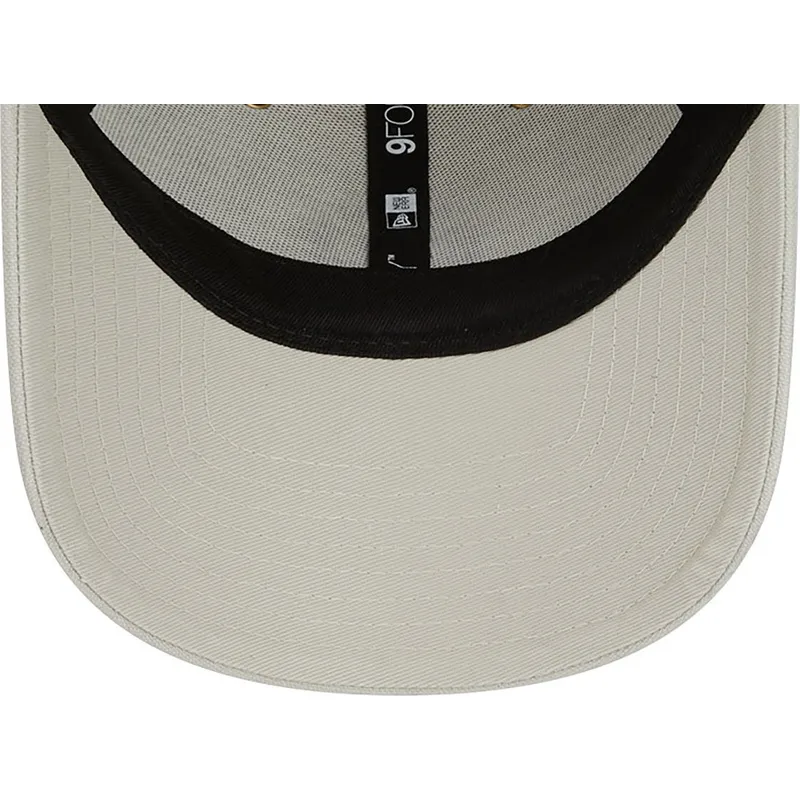 beige-justerbar-bojd-keps-med-beige-logo-9forty-washed-canvas-fran-new-york-yankees-mlb-av-new-era