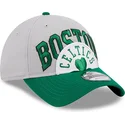 justerbar-gra-och-gron-bojd-keps-9twenty-tip-off-2023-boston-celtics-nba-fran-new-era