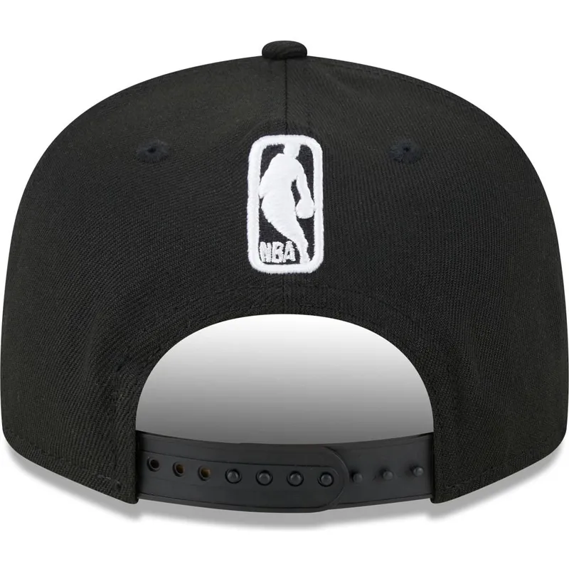svart-platt-snapback-keps-9fifty-tip-off-2023-fran-chicago-bulls-nba-av-new-era