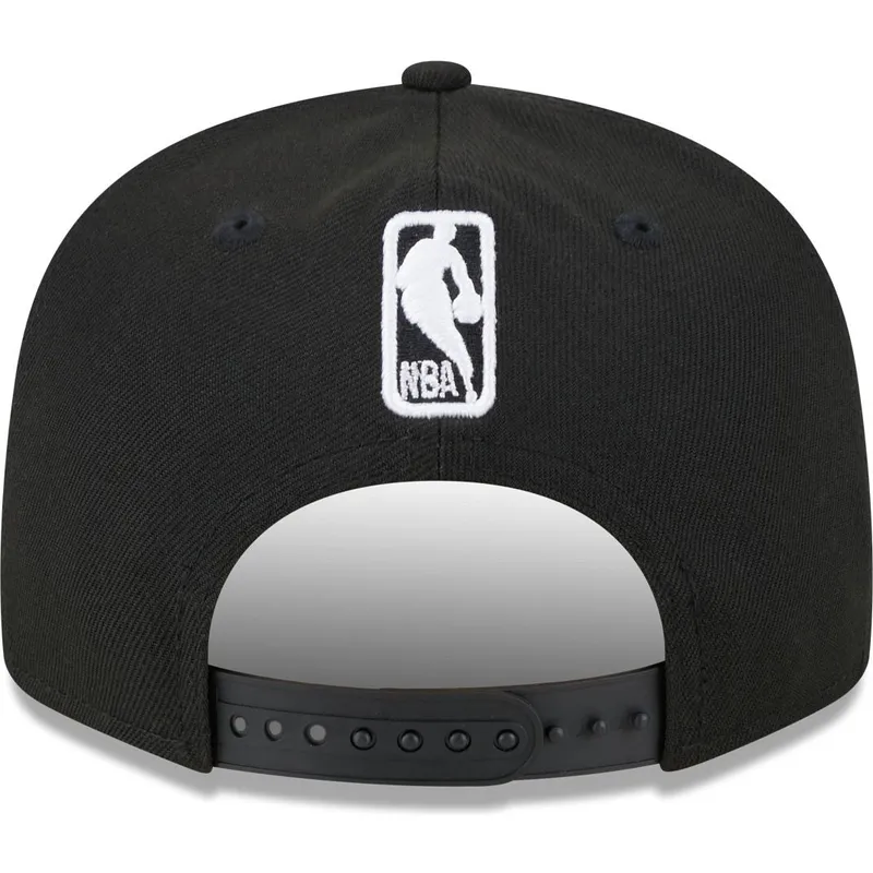 svart-platt-snapback-keps-9fifty-tip-off-2023-fran-milwaukee-bucks-nba-av-new-era