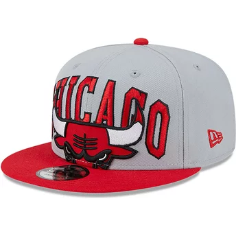 Gra och röd platt snapback 9FIFTY Tip Off 2023 från Chicago Bulls NBA av New Era