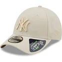 beige-bojd-snapback-keps-med-beige-logotyp-9forty-tonal-repreve-fran-new-york-yankees-mlb-fran-new-era