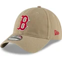 ljusbrun-bojd-justerbar-keps-med-rod-logotyp-9twenty-core-classic-fran-boston-red-sox-mlb-av-new-era