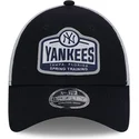 new-york-yankees-mlb-new-era-9forty-stretch-snap-tab-marinbla-och-vit-truckerkeps