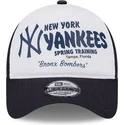 new-era-new-york-yankees-mlb-9forty-a-frame-team-vit-och-marinbla-truckerkeps